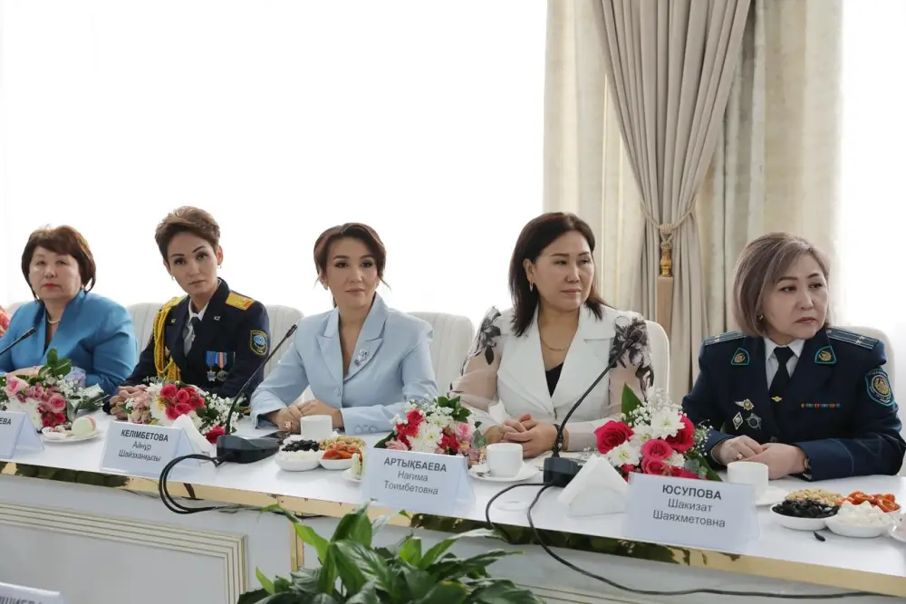 Ербол Карашукеев поздравил представительниц прекрасного пола с 8 Марта Павлодаре