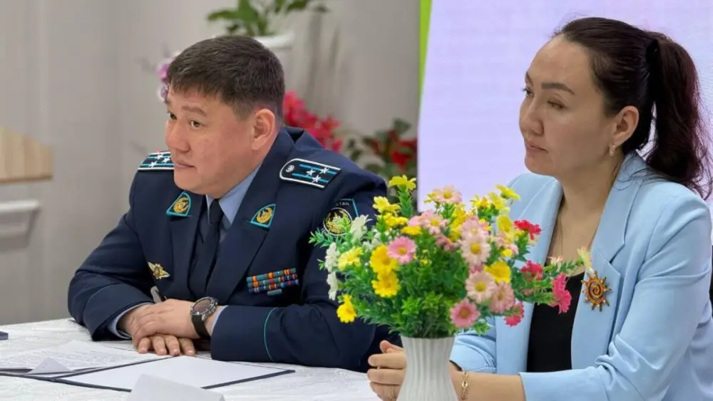 В школе имени Амир Темира прошла встреча с полицией по вопросам безопасности подростков Павлодаре