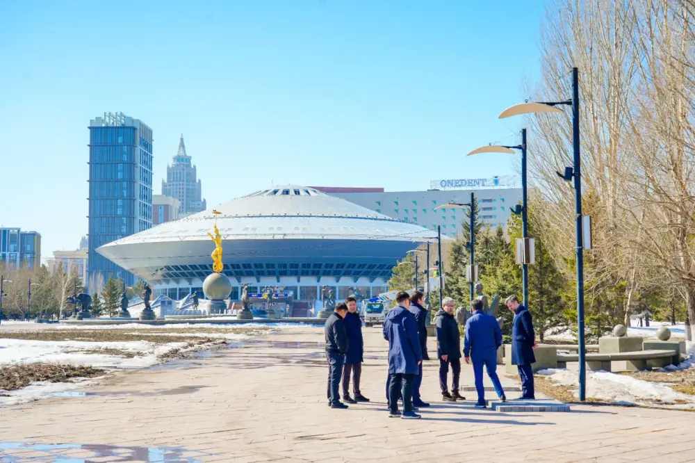 Столица обновляет свой зеленый наряд: масштабные работы по саночистке после зимы Павлодаре