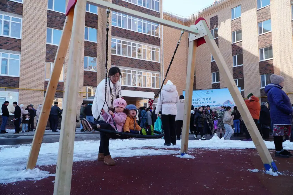 35 жителей пос. Аршалы получили ключи от квартир (2)