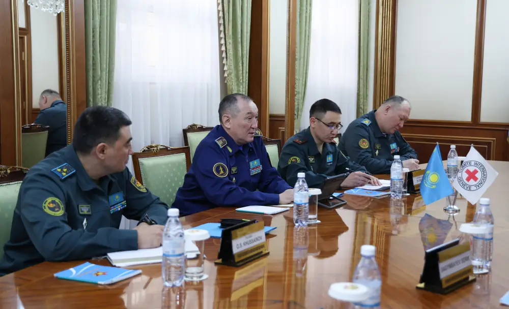 Министр обороны Казахстана обсудил с президентом МККК сотрудничество в сфере международного гуманитарного права (2)