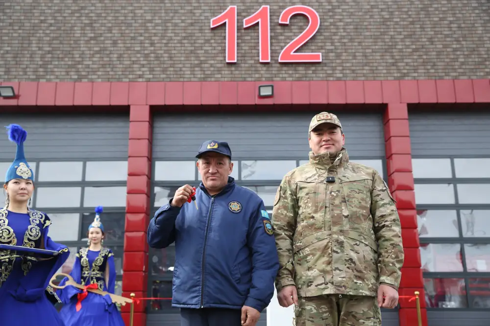 Новые апартаменты для спасателей: в Алматы вручили ключи сотрудникам МЧС (6)