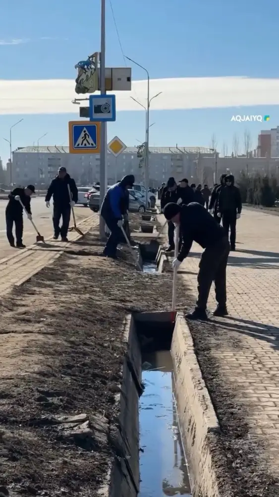 Уральск очищает свои улицы под солнечными лучами Наурызнама Павлодаре