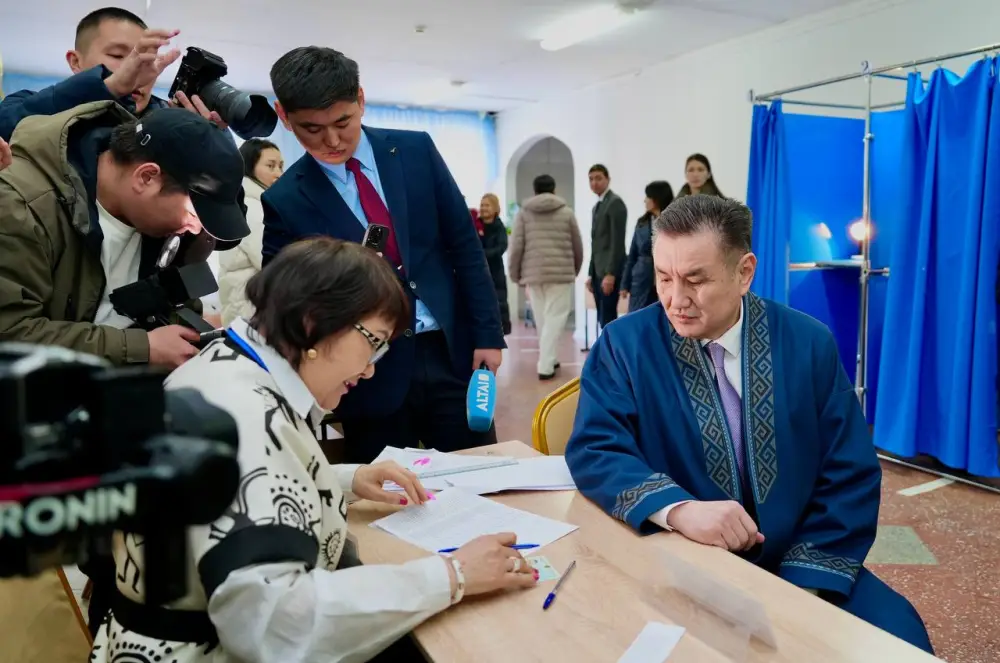 Аким ВКО сделал свой выбор на референдуме (2)