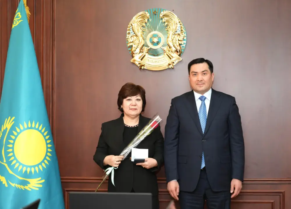 Профессионализм и признание: Министр энергетики вручил госнаграды женщинам отрасли (7)