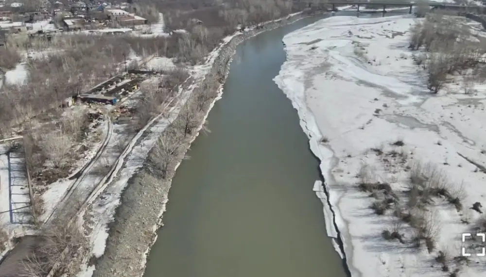 Интенсивное снеготаяние в Восточном Казахстане: круглосуточный мониторинг природных изменений Павлодаре