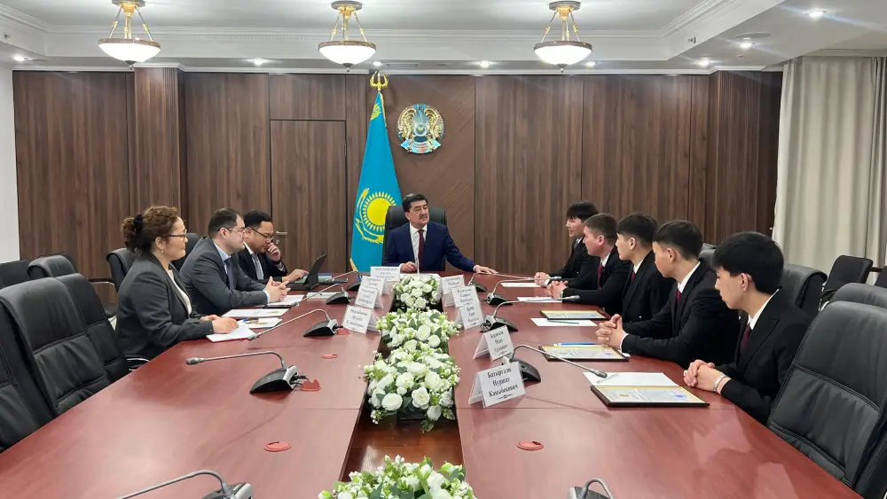 Министр экологии Казахстана встречается с волонтерами Экозащитники Павлодаре