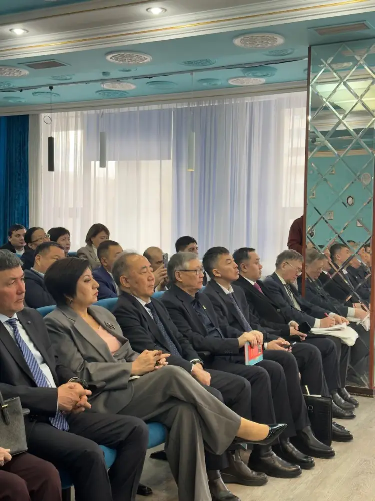 «Мастерская писателя»: в Астане состоялась встреча с выдающимся кыргызским писателем Султаном Раевым (3)