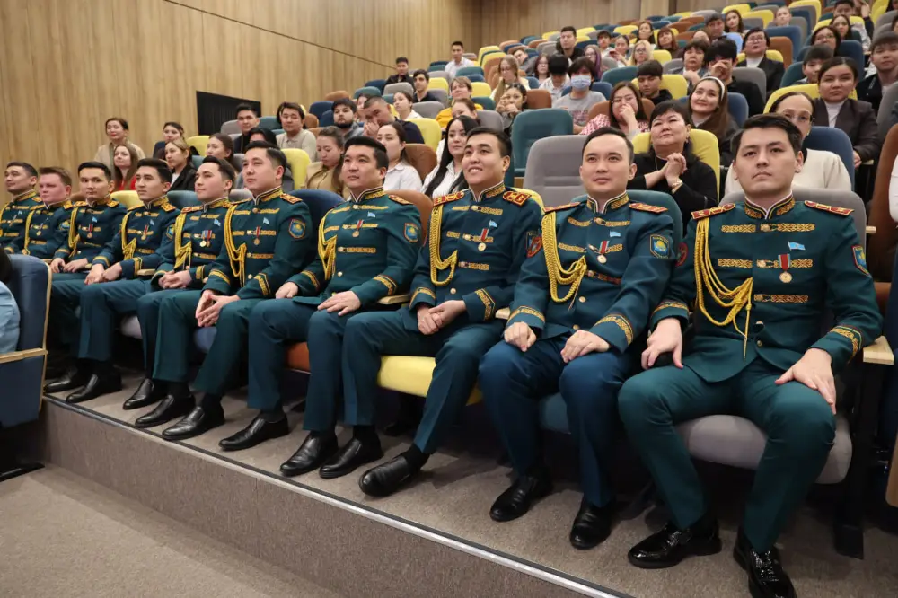 Патриотическая встреча в школе Астаны Павлодаре