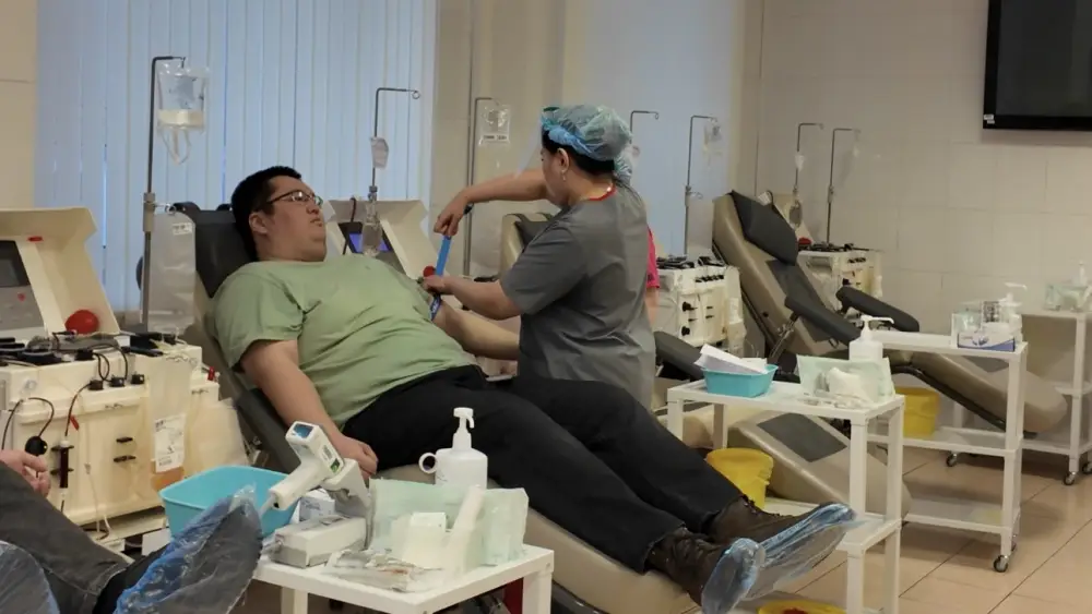 МИНЗДРАВ: ОКОЛО 18 ТЫСЯЧ КАЗАХСТАНЦЕВ СТАЛИ ДОНОРАМИ КРОВИ В РАМКАХ ФЕВРАЛЬСКОЙ АКЦИИ (4)