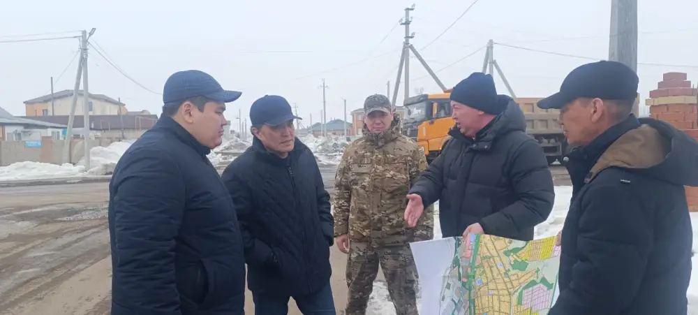 В Акмолинской области усилены противопаводковые меры: вывоз снега ведётся круглосуточно (8)