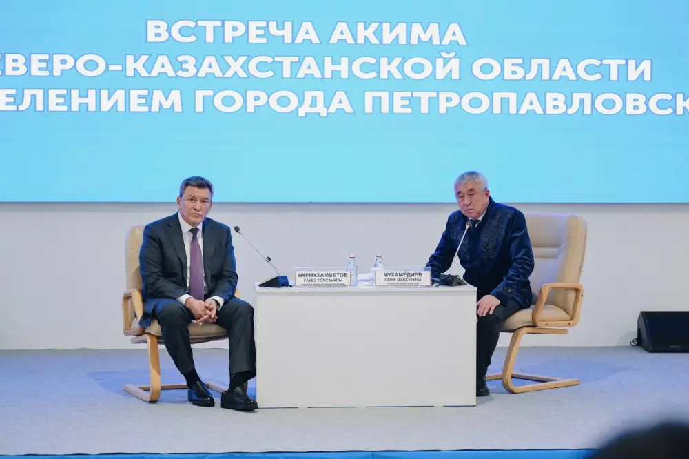 Отчетная встреча акима области с жителями Петропавловска планы на 2026 год реконструкция улиц социальные объекты Павлодаре