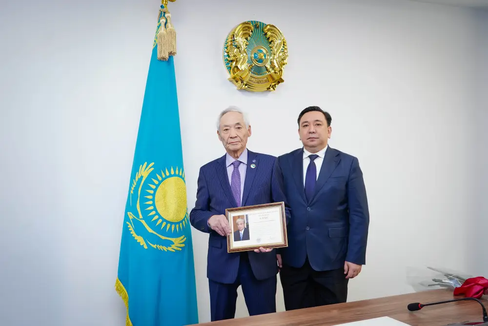 Признание многолетнего труда: награжден ученый Ундасын Ашимов (3)