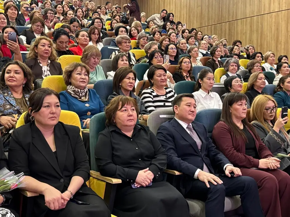 В Астане прошел праздничный вечер, посвященный Международному женскому дню Павлодаре