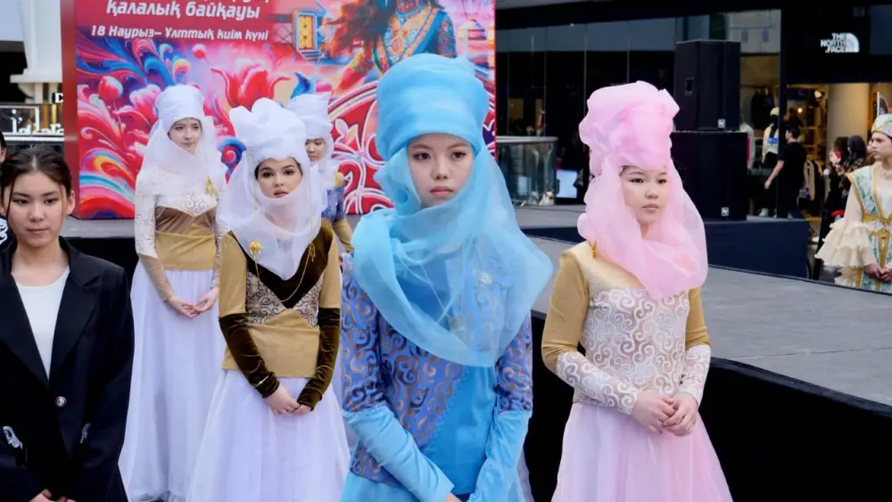 Конкурс дизайнеров с ИИ-роботом прошел в Астане (5)