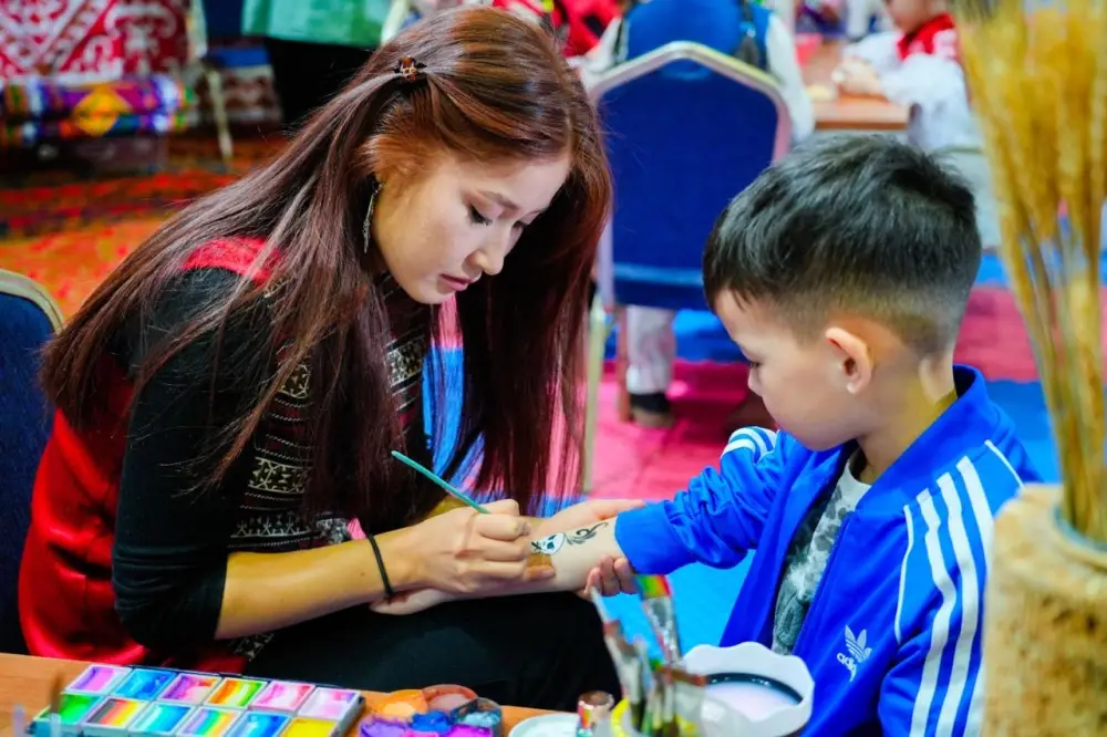 В Астане для детей развернули творческую зону на Наурыз (6)