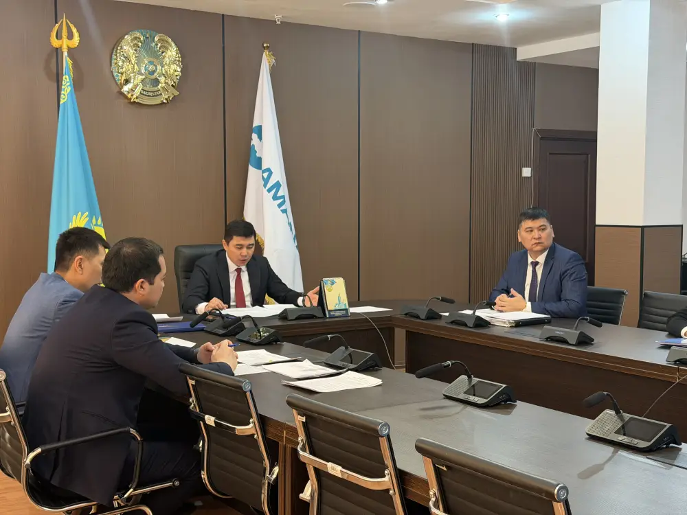 Вице-министр Куандык Кажкенов обсудил с гражданами вопросы ЖКХ и строительства в общественной приёмной AMANAT Павлодаре