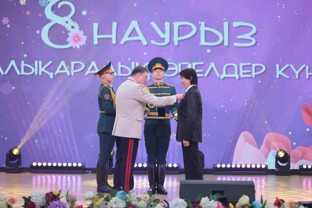 Звуки сердец: Лейла Солтанова и её хор полиции ВКО удостоены медали за вклад в культуру Павлодаре