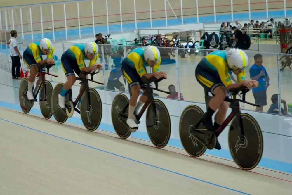 Юниорская команда Казахстана стала чемпионкой Азии по велотреку в гонке преследования Павлодаре