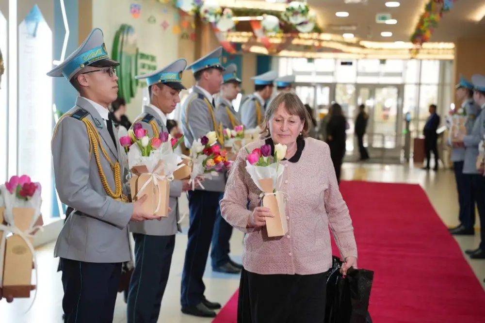 В Алматы прошёл праздничный концерт «Алғыс айтар ұрпақ бар», посвящённый ветеранам педагогики (5)