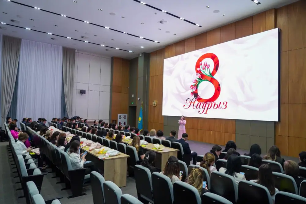 Женщины, как цветы: поздравления от Кушерова Павлодаре