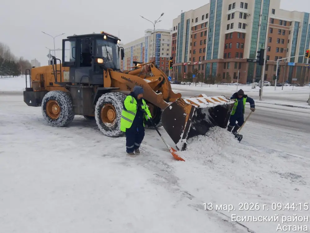Более 1 800 единиц спецтехники задействовано в снегоуборочных работах в Астане (6)