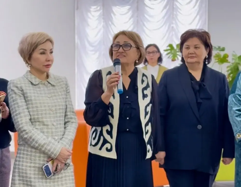 «День Шанырака»: матерям новорожденных детей в роддоме подарили колыбели и подарки Павлодаре