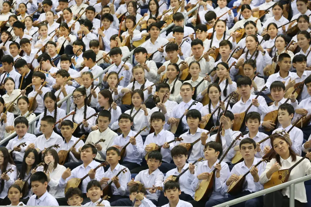 Полмиллиона казахстанских детей одновременно исполнили известные народные кюи (4)