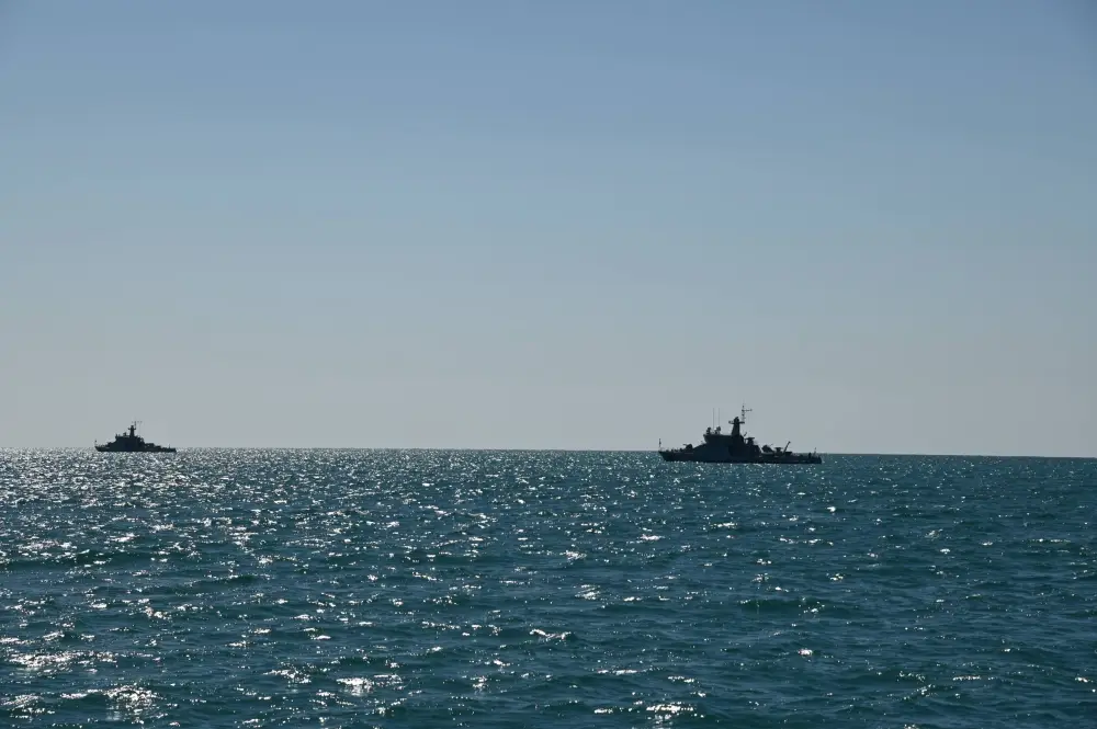 Военно-морские силы Казахстана отработали задачи в Каспийском море (4)