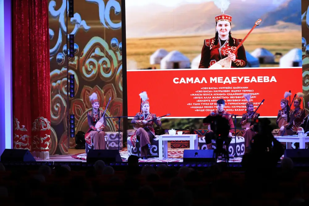 В Актобе жыршы плетут нить героического эпоса в марафоне, который не знает границ времени Павлодаре