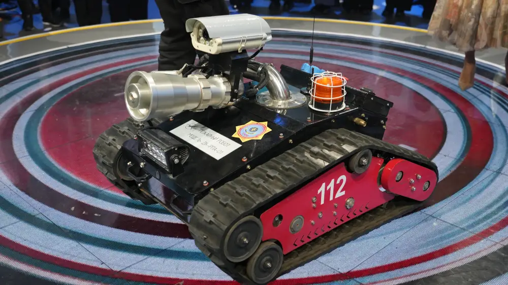 Инновационный робот-пожарный МЧС Казахстана представлен на республиканском онлайн-марафоне (2)