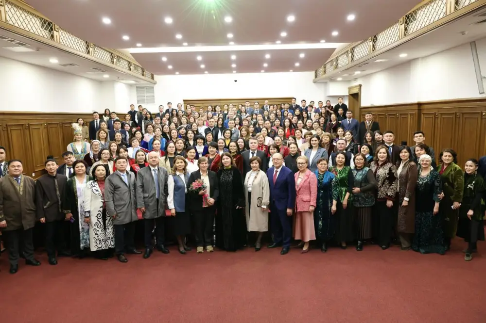 Сегодня в Министерстве просвещения стоя чествовали подвиг учителя Марии Бедриной (2)