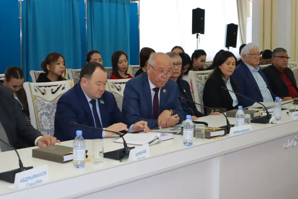 В Астане прошла презентация книги Шархана Казыгула (2)