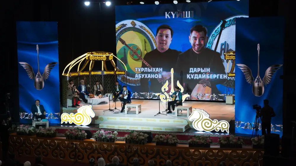 В битве слов команда Абай одержала победу над Западно-Казахстанской областью в республиканском айтысе Павлодаре