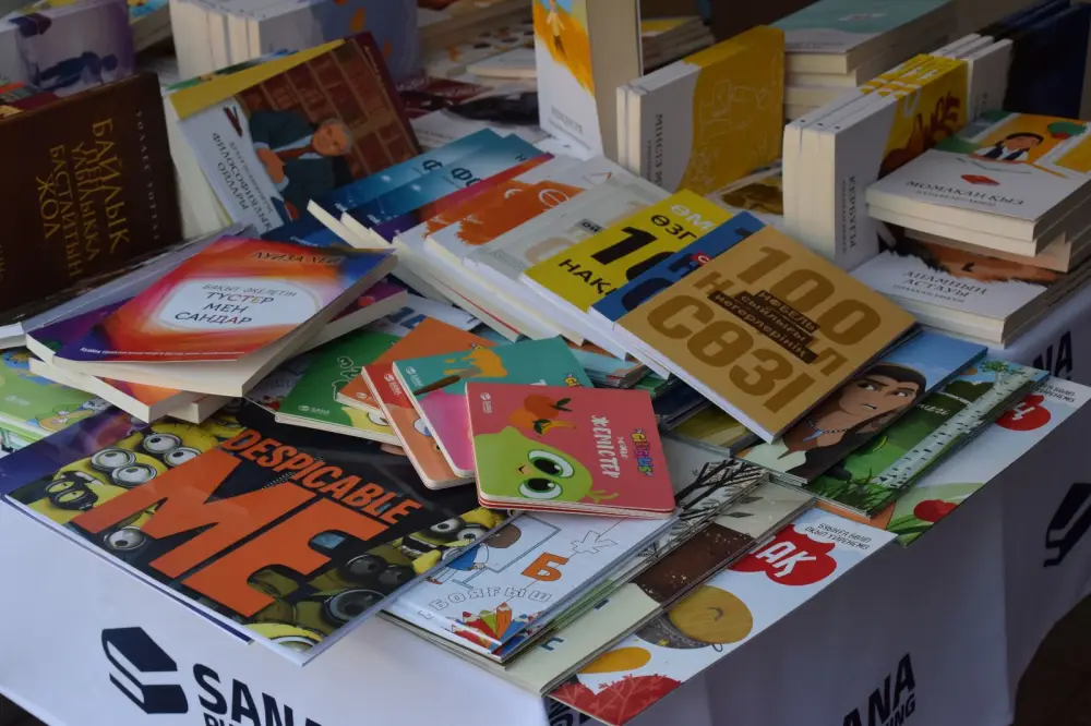 В Алматы прошел первый день книжного фестиваля KitapFest-2026 (7)