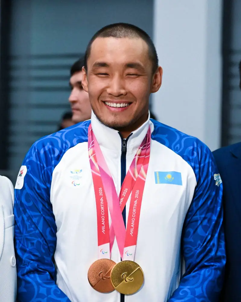 «Впервые в истории на одних зимних Паралимпийских играх Казахстан завоевал сразу две медали» - Ербола Хамитова торжественно встретили в аэропорту (3)