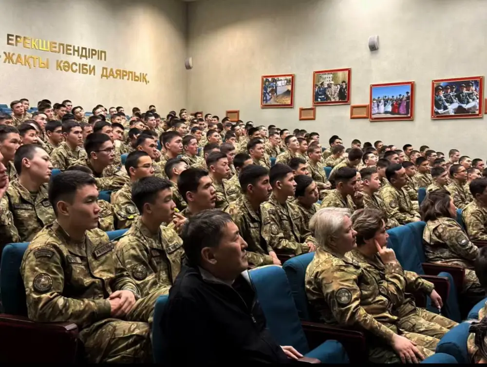 Выставка древнего вооружения в Военном колледже: связь поколений и сохранение национальной памяти Павлодаре