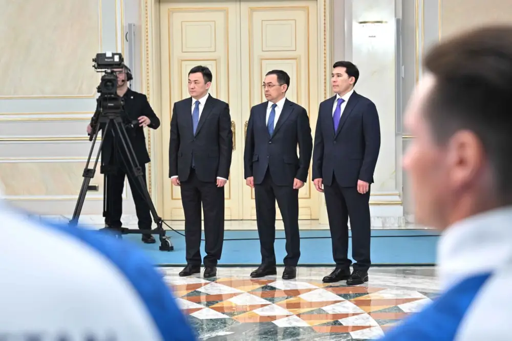 Глава государства наградил чемпиона ХІV зимних Паралимпийских игр Ербола Хамитова (3)