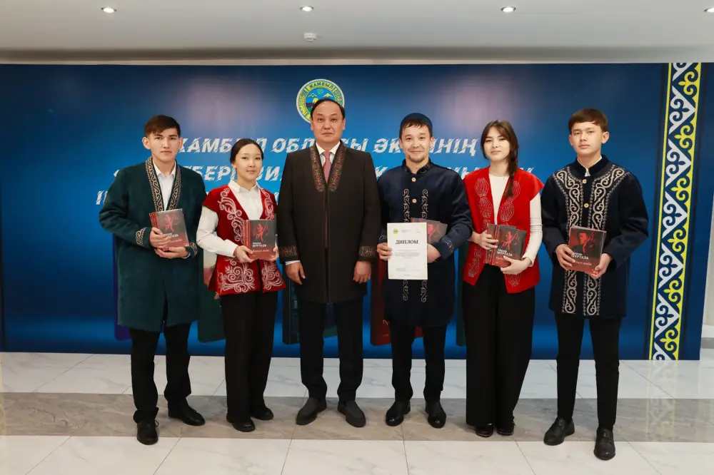 Ербол Карашукеев встретился с финалистами второго сезона «Ой шебері» (10)