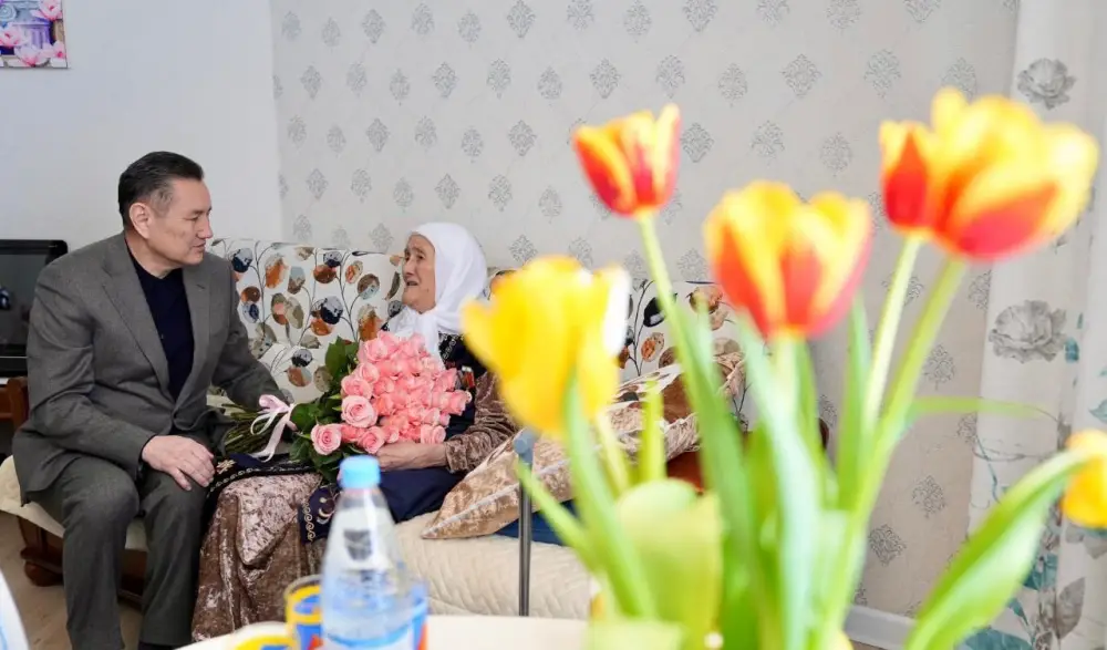 Аким ВКО поздравил с 8 Марта женщин-ветеранов Павлодаре