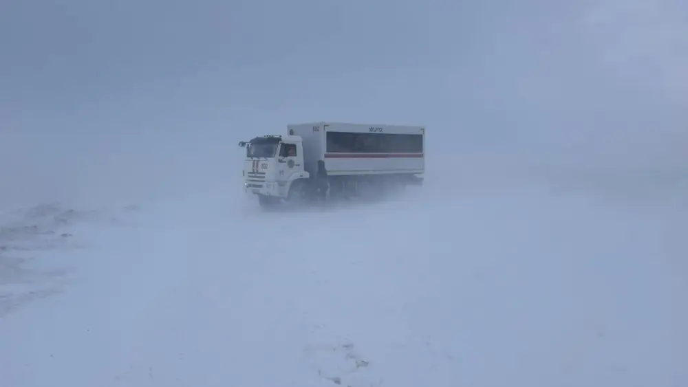 За прошедшие сутки из снежных заносов спасено и эвакуировано 760 человек (3)