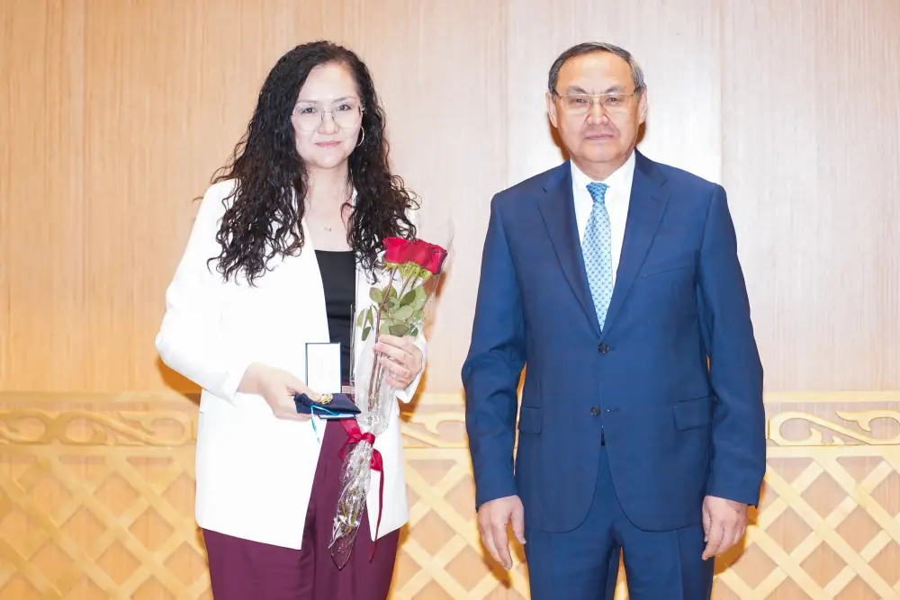 ОТЕЧЕСТВЕННЫМ ЖЕНЩИНАМ-УЧЕНЫМ ВРУЧЕНА НАГРАДА ИМЕНИ АКАДЕМИКА Н.БАЗАНОВОЙ (7)