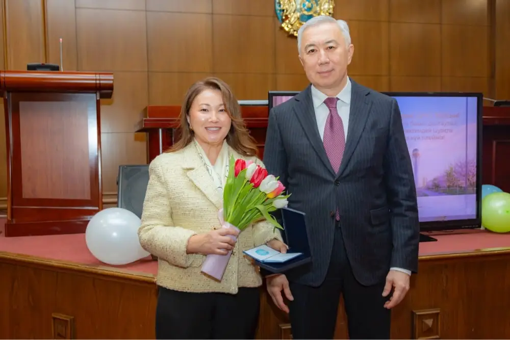 Серик Жумангарин поздравил женщин министерства с Международным женским днем и вручил государственные награды Павлодаре