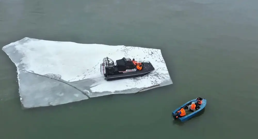 На тонком льду: МЧС предупреждает о важности осторожности в праздники Павлодаре