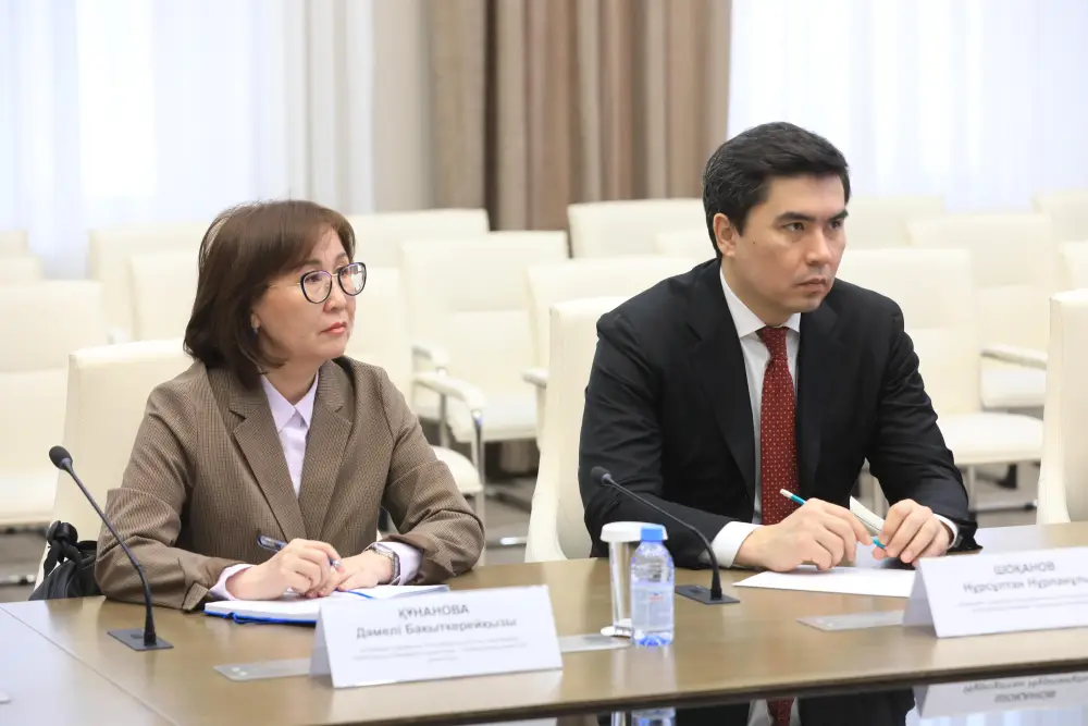 Аким области Асхат Шахаров встретился с председателем Президиума НПП «Атамекен» Канатом Шарлапаевым (4)