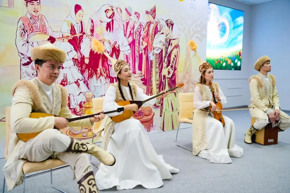 «Семья - сокровище нации»: в Астане молодые пары заключили брак в день семьи Павлодаре