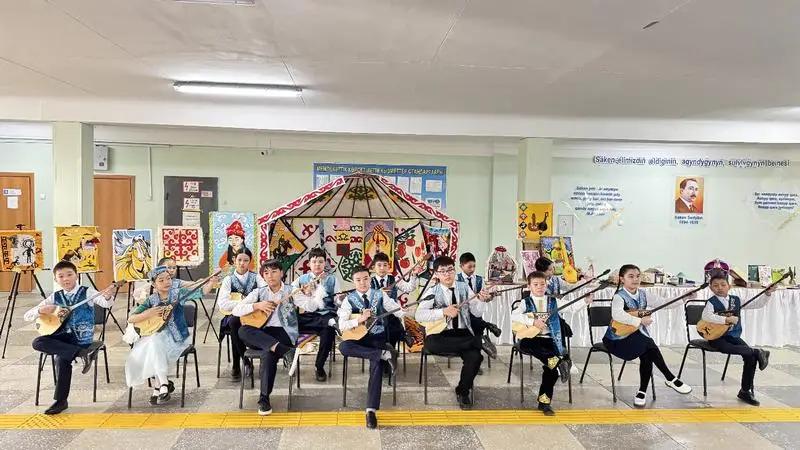 Около 10 тысяч юных домбристов Карагандинской области одновременно исполнили известные кюи (8)