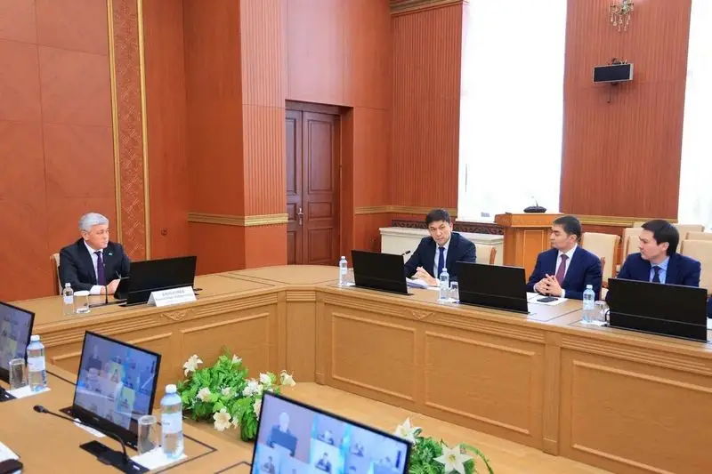 В Карагандинской области обсудили коррупционные риски в здравоохранении и строительстве (5)