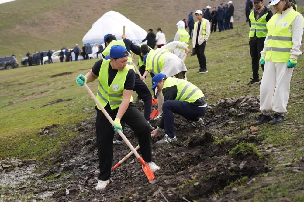 Министр водных ресурсов и ирригации дал старт масштабной экологической акции «Мөлдір бұлақ» по очистке родников Казахстана (7)