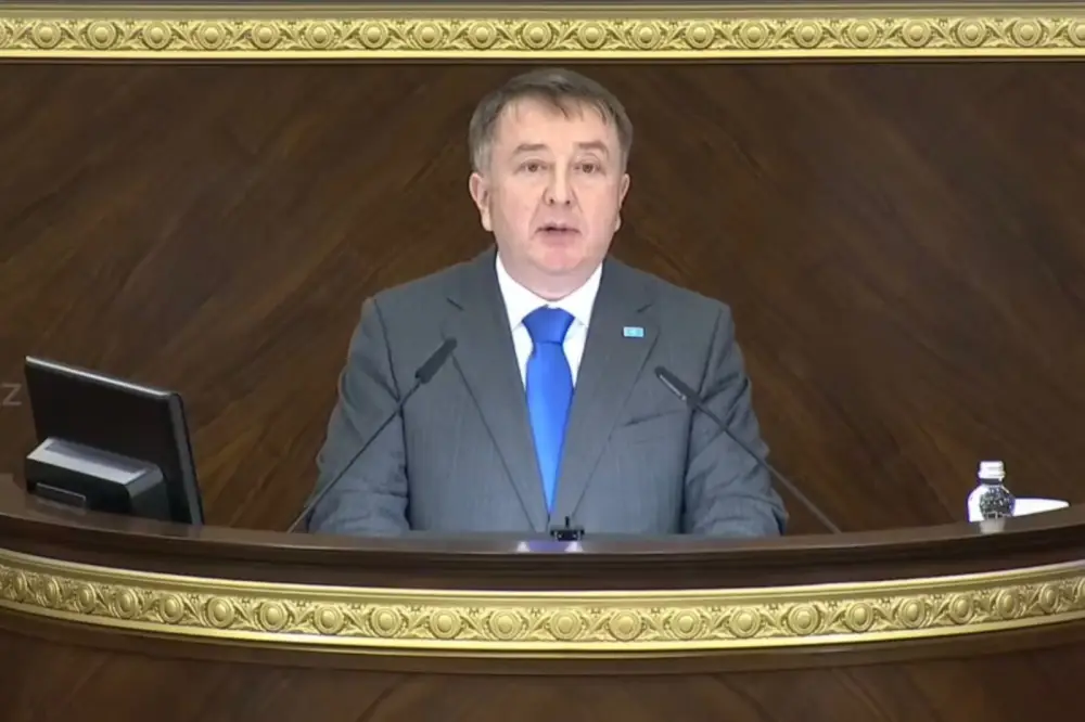 Министр юстиции Республики Казахстан Ерлан Сарсембаев принял участие в пленарном заседании Мажилиса Парламента Республики Казахстан (3)